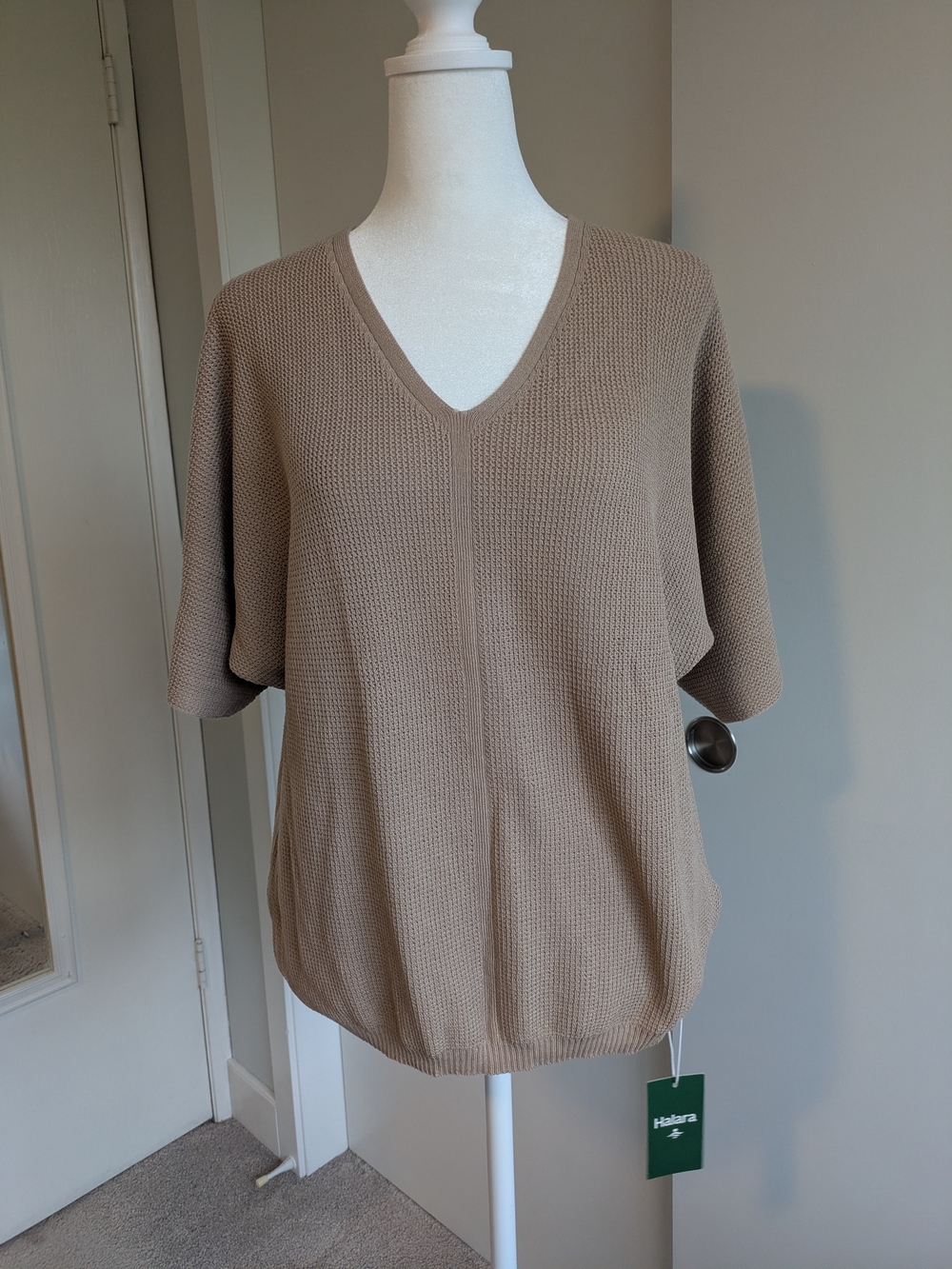 NWT Halara Taupe V-Neck Short Sleeve Knit Sweater